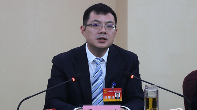 覃昌德參加第三代表團(tuán)審議時(shí)要求要解決老百姓最急最憂(yōu)最盼的“煩心事”